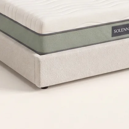 Close-up: boucle platform frame under the mattress